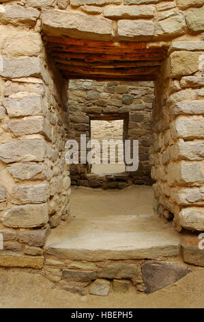 Les portes extérieures, la ruine de l'Anasazi Hisatsinom Chacoan complexe, Aztec Ruins National Monument, Aztec, Nouveau Mexique Banque D'Images