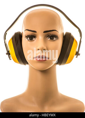 Mannequin portant des oreilles jaune pour protection de l'ouïe. Banque D'Images