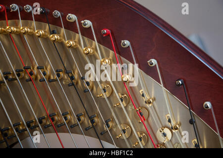 Vue rapprochée de la belle forme de harpe classique Banque D'Images