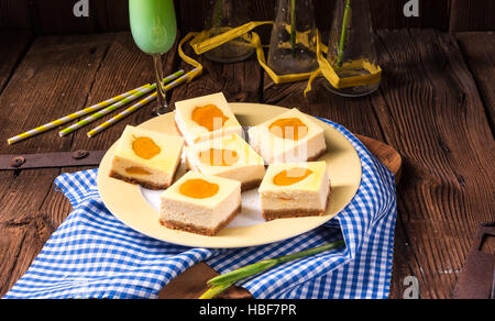 Gâteau au fromage avec peach Banque D'Images