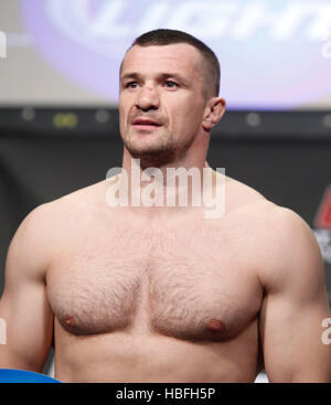 Mirko Cro Cop UFC fighter lors d'une pesée de l'UFC 137 à Las Vegas, Nevada le Vendredi, Octobre 28, 2011. Photo par Francis Specker Banque D'Images