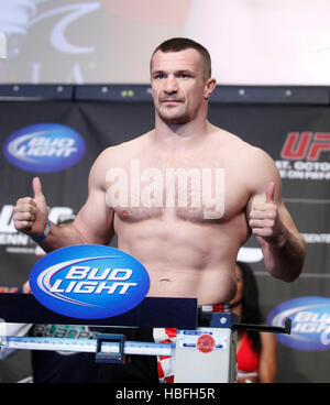 Mirko Cro Cop UFC fighter lors d'une pesée de l'UFC 137 à Las Vegas, Nevada le Vendredi, Octobre 28, 2011. Photo par Francis Specker Banque D'Images