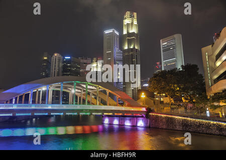 Aperçu de Singapour avec le pont Elgin Banque D'Images