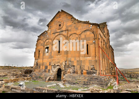 Vue extérieure de la cathédrale d'Ani, Cathédrale Arménienne dans Ani. Ani est une ville médiévale arménienne située à Kars Banque D'Images