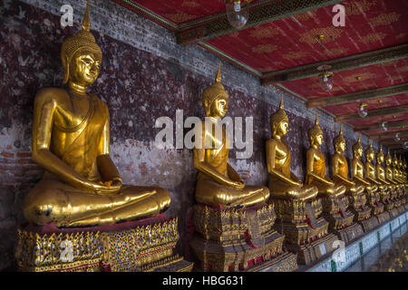 Bouddhas d'or dans la région de Wat Suthat, Bangkok Banque D'Images