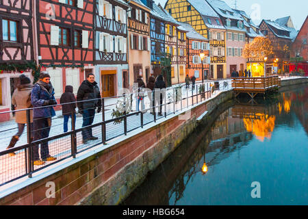 Décoration de Noël à la tombée de la Petite Venise, Colmar Alsace Haut Rhin France Banque D'Images