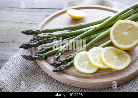 Bouquet d'asperges vertes Banque D'Images