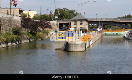 L'un du vol historique de cinq écluses du Canal Érié à Lockport, New York., partie de cinq années 1860, les écluses du canal de l'ère Banque D'Images