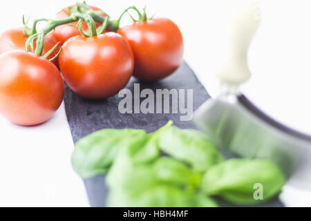 Basilic tomates italiennes de la salade - aime Banque D'Images