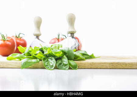 Basilic tomates italiennes de la salade - aime Banque D'Images