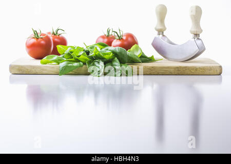 Basilic tomates italiennes de la salade - aime Banque D'Images