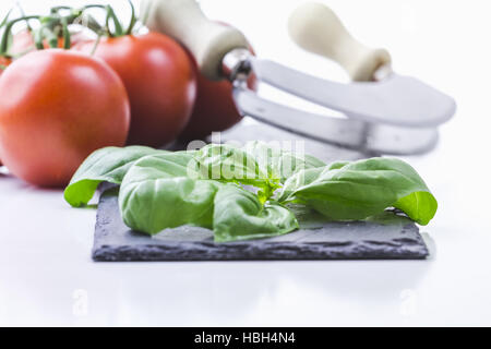 Basilic tomates italiennes de la salade - aime Banque D'Images