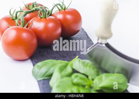 Basilic tomates italiennes de la salade - aime Banque D'Images