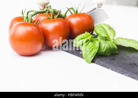 Basilic tomates italiennes de la salade - aime Banque D'Images