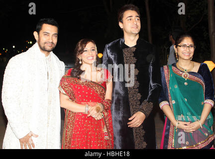 L'acteur de Bollywood Aamir Khan Kiran Rao Imran Khan pose Avantika Malik farm house Karjat, un station Mumbai Banque D'Images