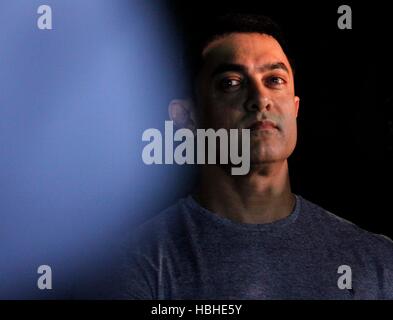 L'acteur de Bollywood Aamir Khan au cours de la projection spéciale du film Marathi samedi dimanche à Mumbai Banque D'Images