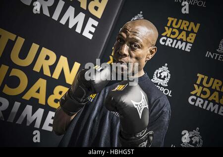 Franklin Roy 'Frank' Bruno, MBE British ancien boxeur professionnel, Champion du monde de boxe, ambassadeur INTERPOL campagne contre la criminalité avec Bollywood Shah Rukh Khan à Londres Angleterre Royaume-Uni Banque D'Images