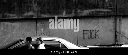 BANGKOK, THAÏLANDE - 11 juillet : les navetteurs ride cours des graffitis sur 11 Juillet 2011 à Bangkok, Thaïlande. Banque D'Images