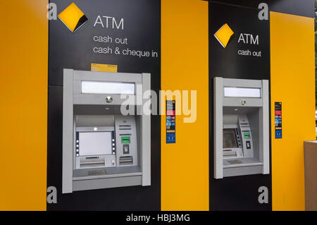 Commonwealth Bank distributeurs automatiques dans Boundary Street, South Brisbane, Brisbane, Queensland, Australie Banque D'Images