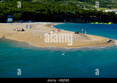 Plage de Zlatni Rat. Vue depuis la mer. Bol, Croatie Banque D'Images