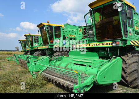 Moissonneuses-batteuses Don. Les machines agricoles. Banque D'Images