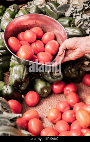 Dans un bol à part de marché des aliments Banque D'Images