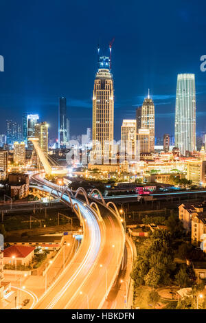 La ville moderne de nuit à Tianjin Banque D'Images