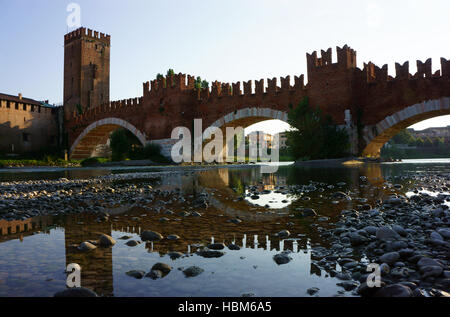 Castelvecchio et pont sur la rivière Adige, château Scaglieri, Vérone Province Vérone, Italie Banque D'Images