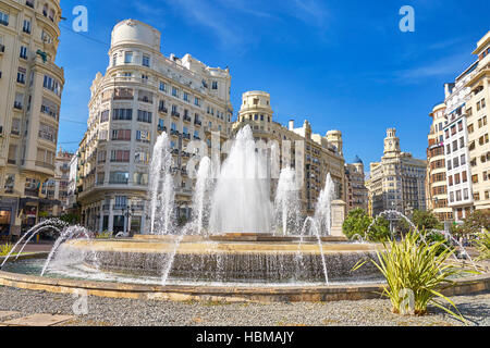 Fontaine à Plaza del Ayuntamiento, Valencia, Espagne Banque D'Images