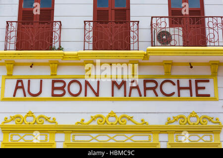 Vieille façade coloniale de couleur à Boa Vista, Brésil Banque D'Images