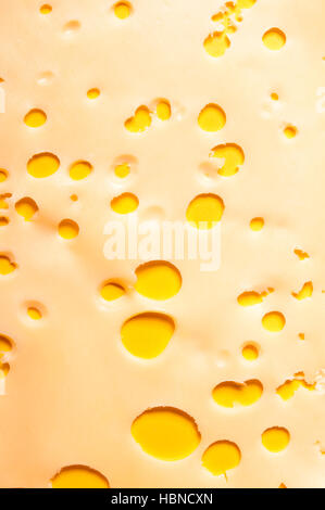 Close up d'une tranche de fromage Emmental Banque D'Images