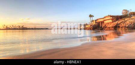 Coucher de soleil sur le port de Corona del Mar Banque D'Images