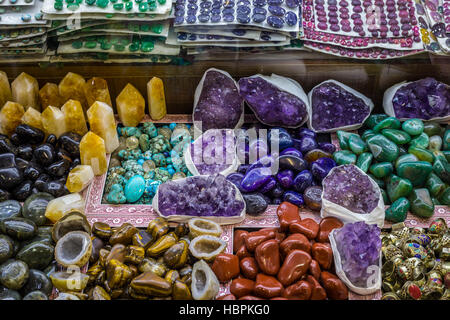 Sélection de pierres semi-précieuses et sur le marché, Istanbul, Grand Bazar, Turquie Banque D'Images