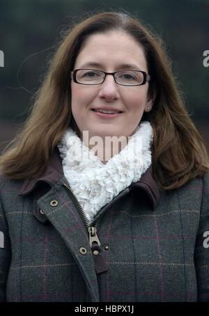 Candidat conservateur Dr Caroline Johnson dans le Lincolnshire Quarrington, tout en faisant campagne pour l'Sleaford et North Hykeham élection partielle. Banque D'Images