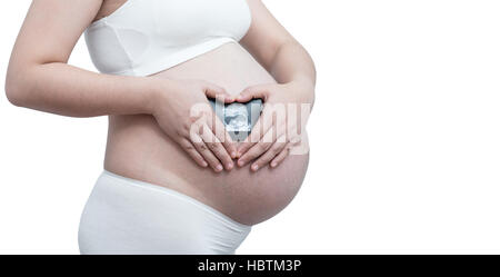 Femme enceinte asiatique montrent à l'échographie bébé sur fond blanc Banque D'Images