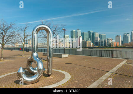 Docklands Rotherhithe Londres. Avec Canary Wharf Tower. Banque D'Images