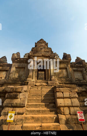 Des escaliers à Ta Keo temple d'Angkor, au Cambodge le site de l'UNESCO Banque D'Images