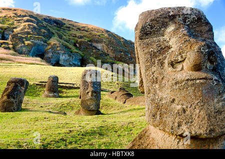 Les célèbres chefs de Moai de l'île de Pâques, Chili Banque D'Images