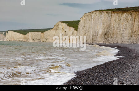 Shot des sept Sœurs prises de la plage sur une visite à Eastbourne en début d'été. Banque D'Images