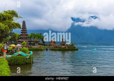 Temple d'Ulun Danu - île de Bali en Indonésie Banque D'Images