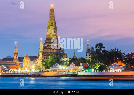 Thaïlande, Bangkok. Wat Arun Temple au coucher du soleil. Banque D'Images