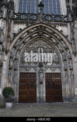 Détails Sint-Janskathedraal médiévale (St. La Cathédrale Saint-Jean) dans le centre de Den Bosch, Brabant, Pays-Bas. Gothique Brabant Banque D'Images