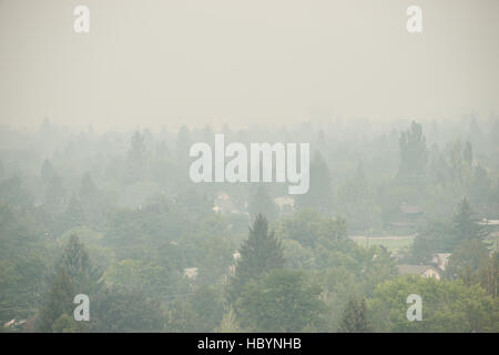 Smoky journée dans la ville de Missoula, Montana. Banque D'Images