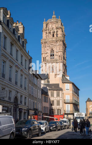 Cathédrale Notre-Dame, 12ème-16ème siècle, Rodez, Aveyron, Midi-Pyrénées, France, Languedoc-Roussillon Banque D'Images