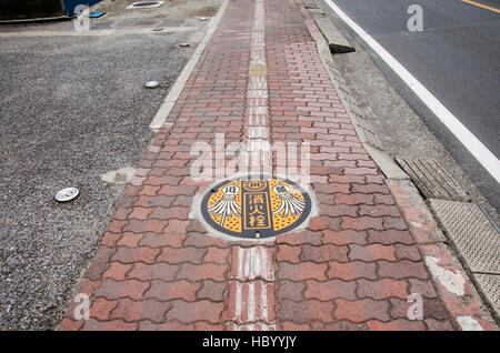 Art design symbole de la ville de Saitama sur couvercle de trou d'au sentier à côté road le 19 octobre 2016 à Saitama, Japon Banque D'Images