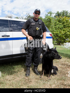 US Park Police officier de l'unité K-9 avec chien policier partenaire - Washington, DC USA Banque D'Images