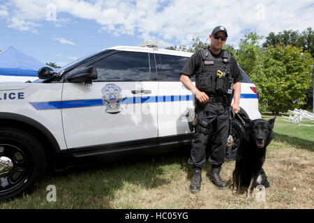 US Park Police officier de l'unité K-9 avec chien policier partenaire - Washington, DC USA Banque D'Images