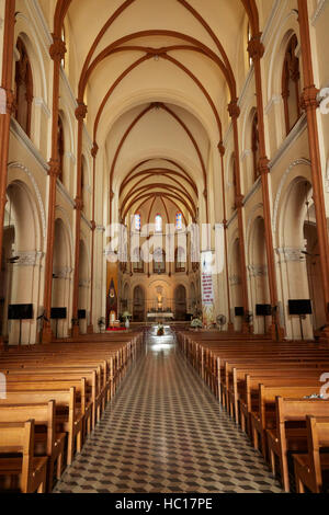 Intérieur de la Basilique de Notre-Dame de Saigon, Ho Chi Minh Ville (Saigon), Vietnam Banque D'Images