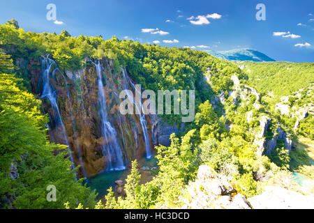 Plus grande cascade en Croatie - Veliki slap dans le parc national des lacs de Plitvice Banque D'Images