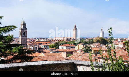 Voyage d'Italie - skyline avec tours de ville de Vérone Banque D'Images